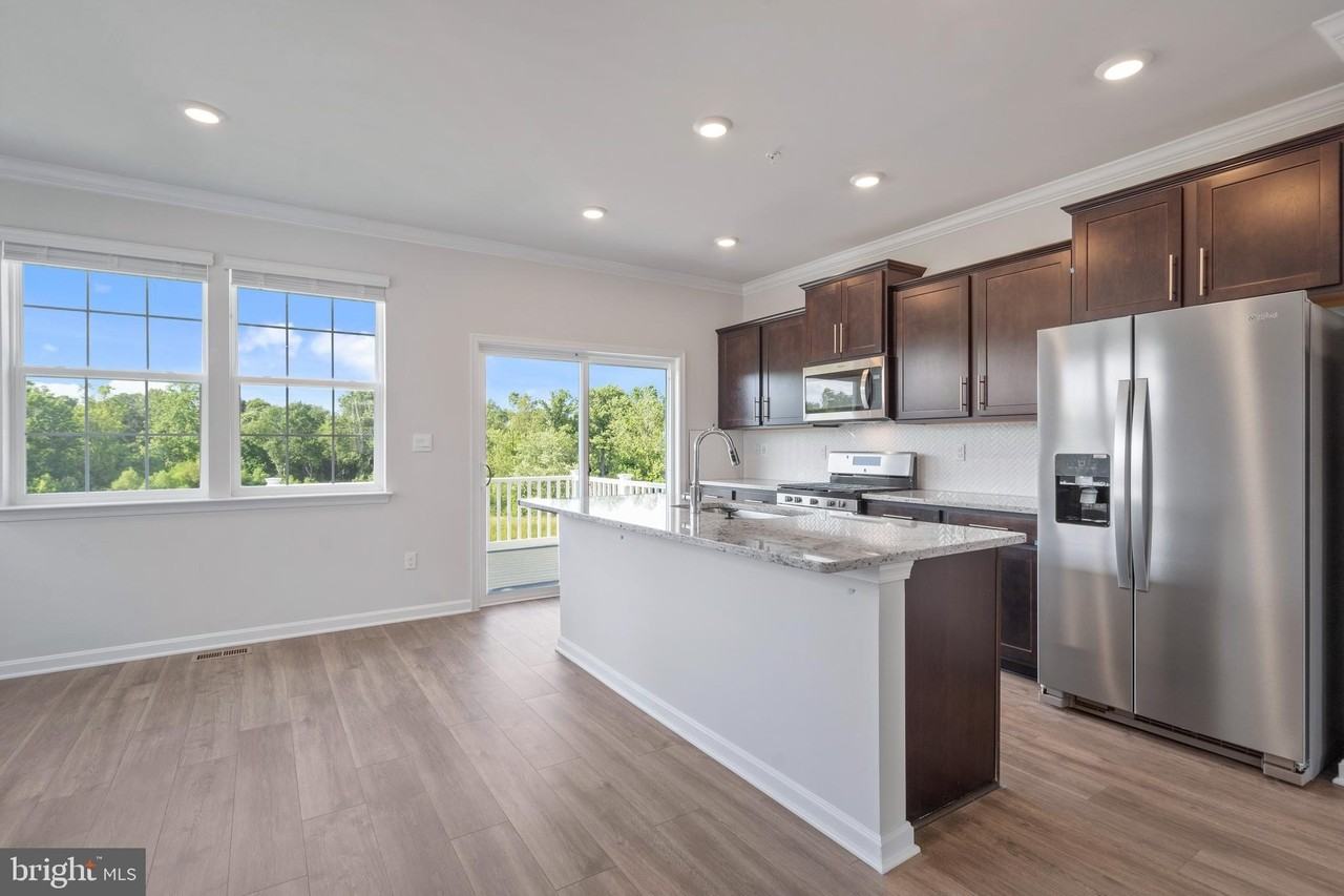 8390 Dieter Dr - Photo 5 of 34