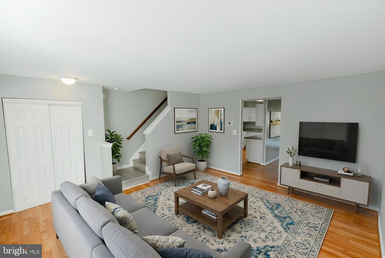 2343 London Bridge Dr - Photo 3 of 20