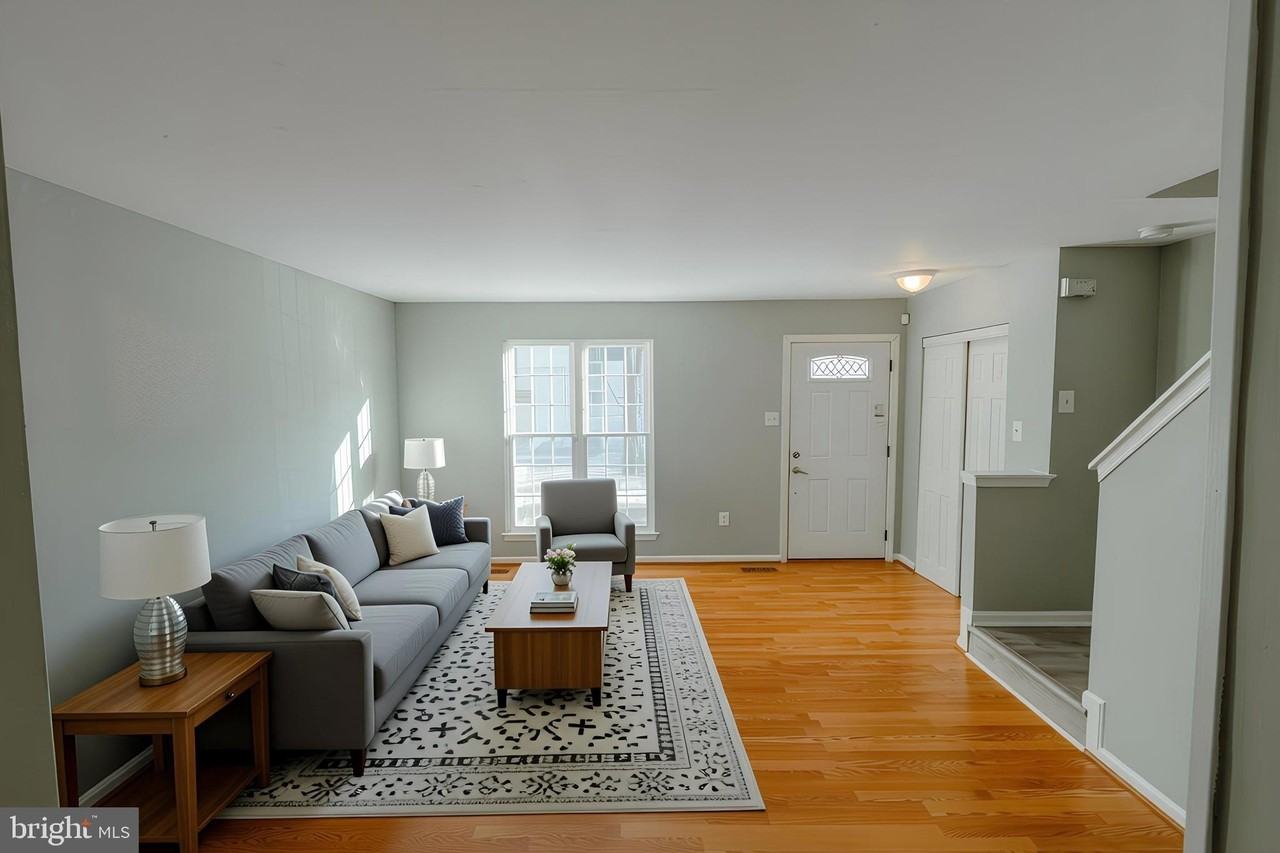 2343 London Bridge Dr - Photo 4 of 20