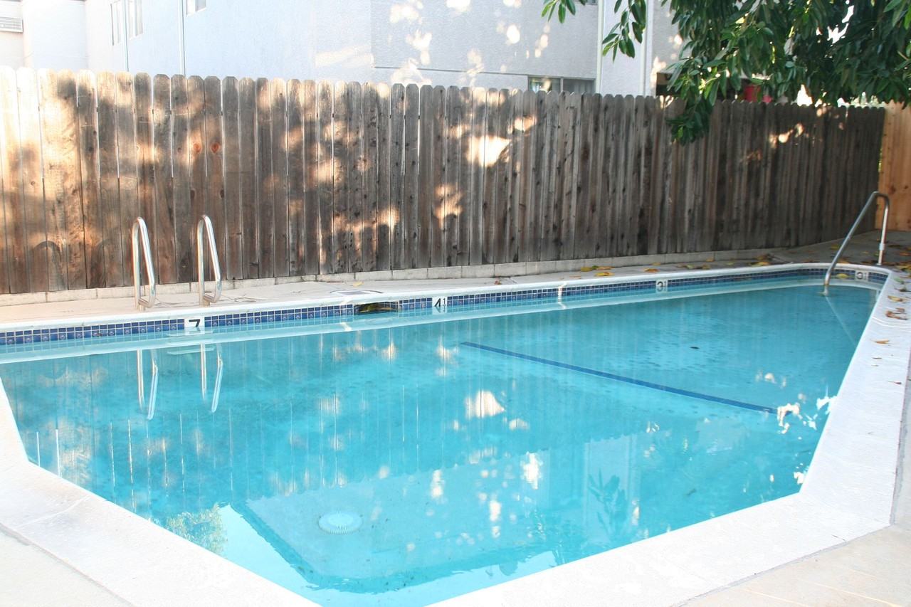 11118 Moorpark Apartments - Photo 2 of 11