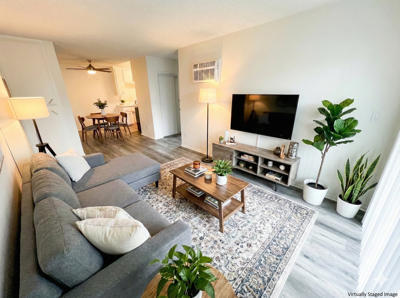 11118 Moorpark Apartments - Photo 3 of 11