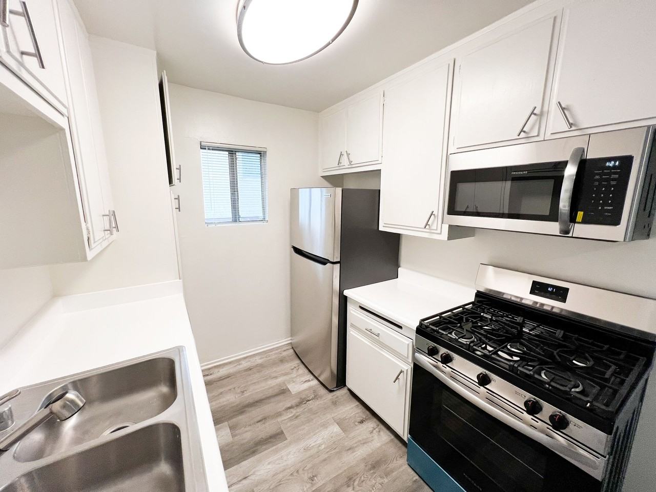 11118 Moorpark Apartments - Photo 5 of 11