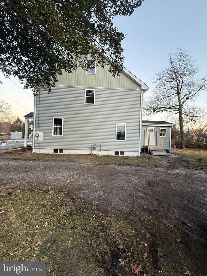 111 E Barber Ave - Photo 2 of 29