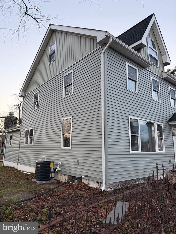 111 E Barber Ave - Photo 4 of 29