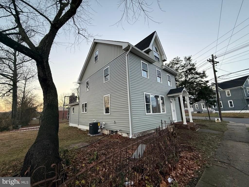 111 E Barber Ave - Photo 5 of 29