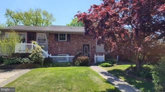 318320 Oakwood Ave - Photo 1 of 1