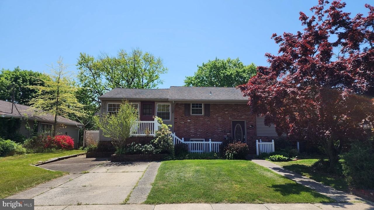 318320 Oakwood Ave - Photo 2 of 25