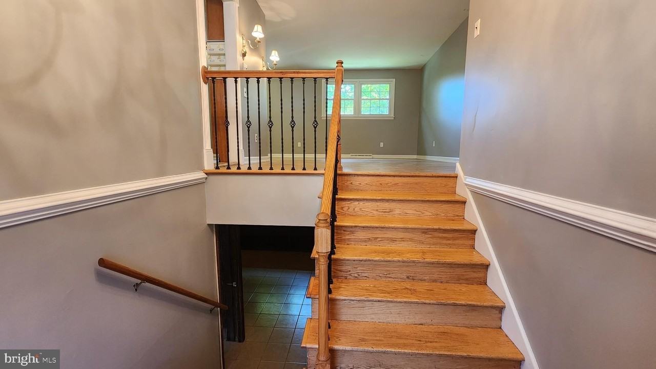 318320 Oakwood Ave - Photo 5 of 25