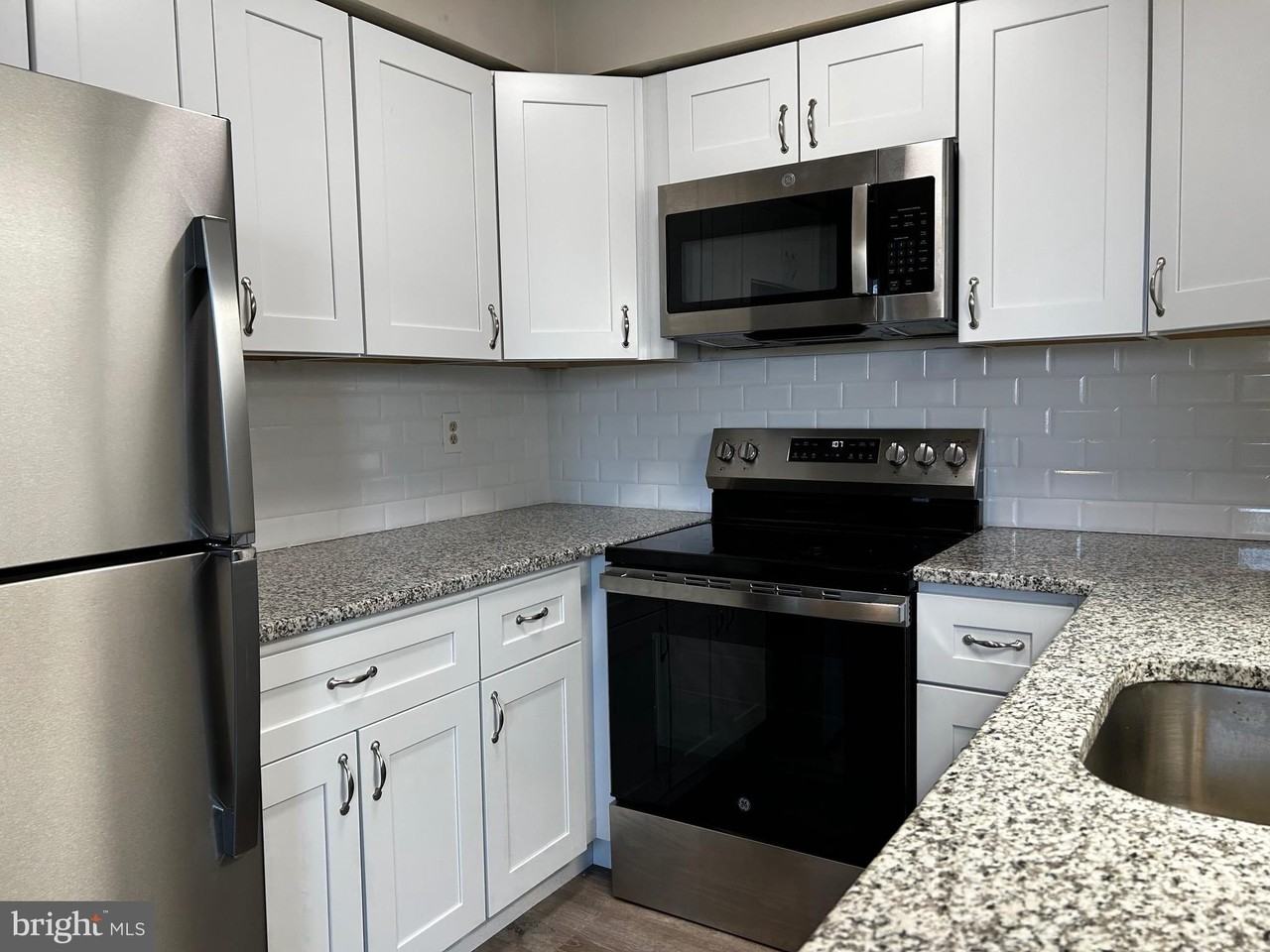 478 E Main St Apt 3 #3 - Photo 3 of 12