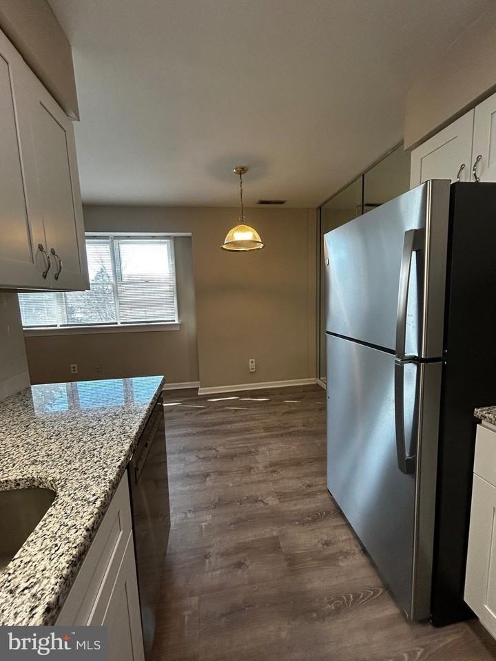 478 E Main St Apt 3 #3 - Photo 5 of 12