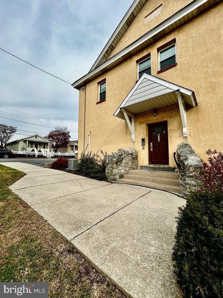 615 Summit St Apt 4 #4