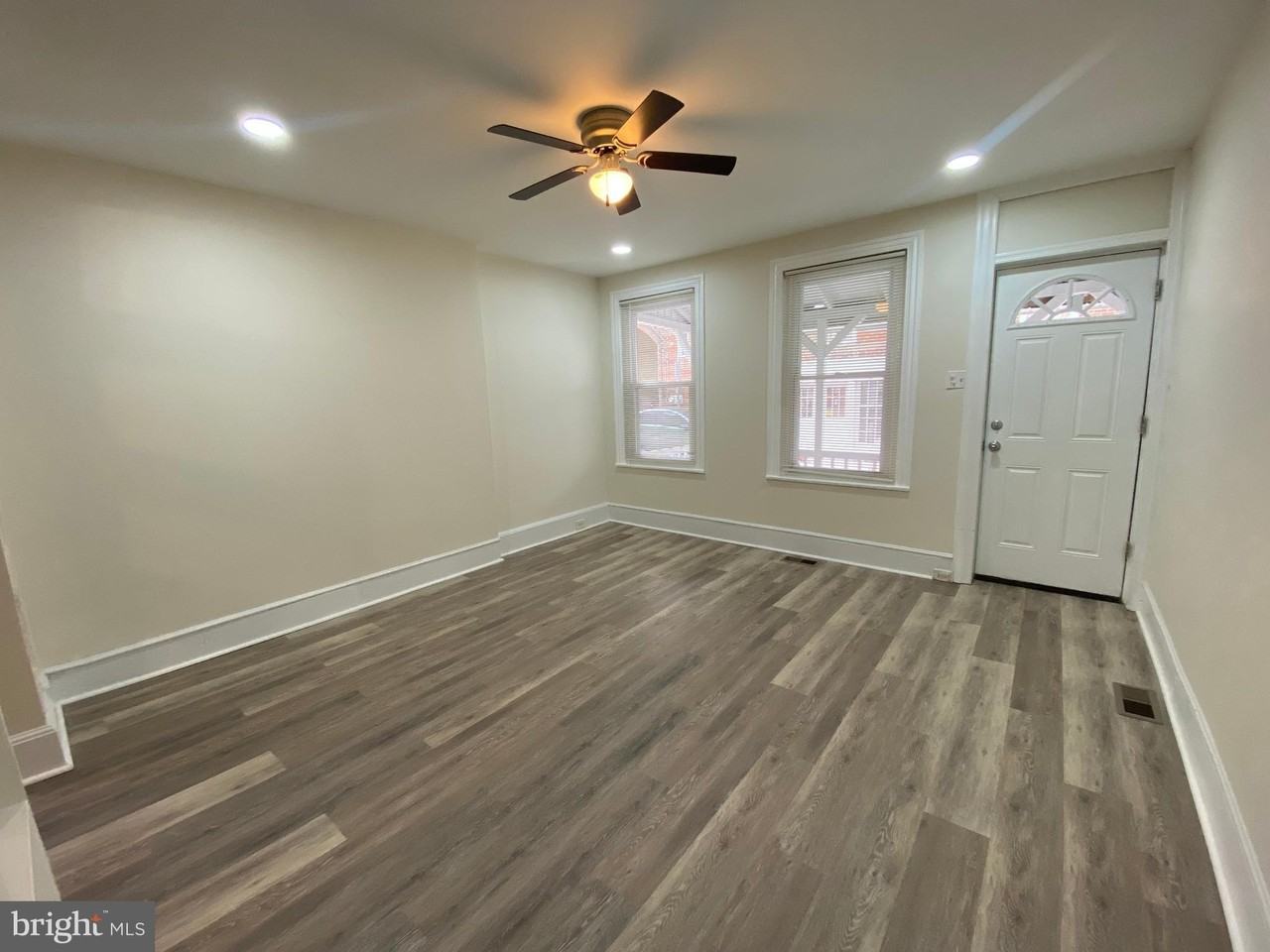 220 Pearl St - Photo 5 of 24