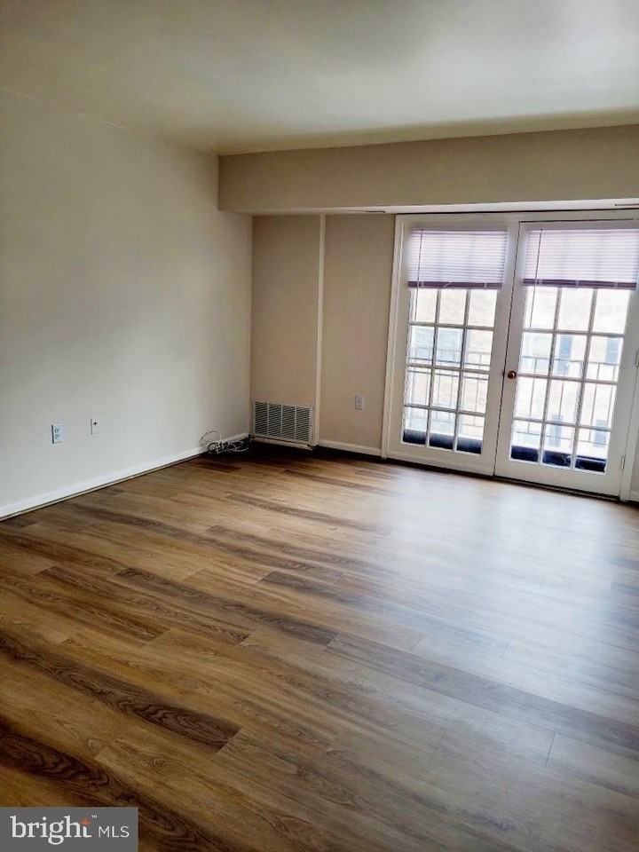 5913 Mayflower Ct Apt 202 #202 - Photo 4 of 12