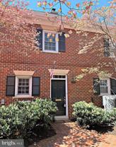 1040 N Royal St - Photo 1 of 1