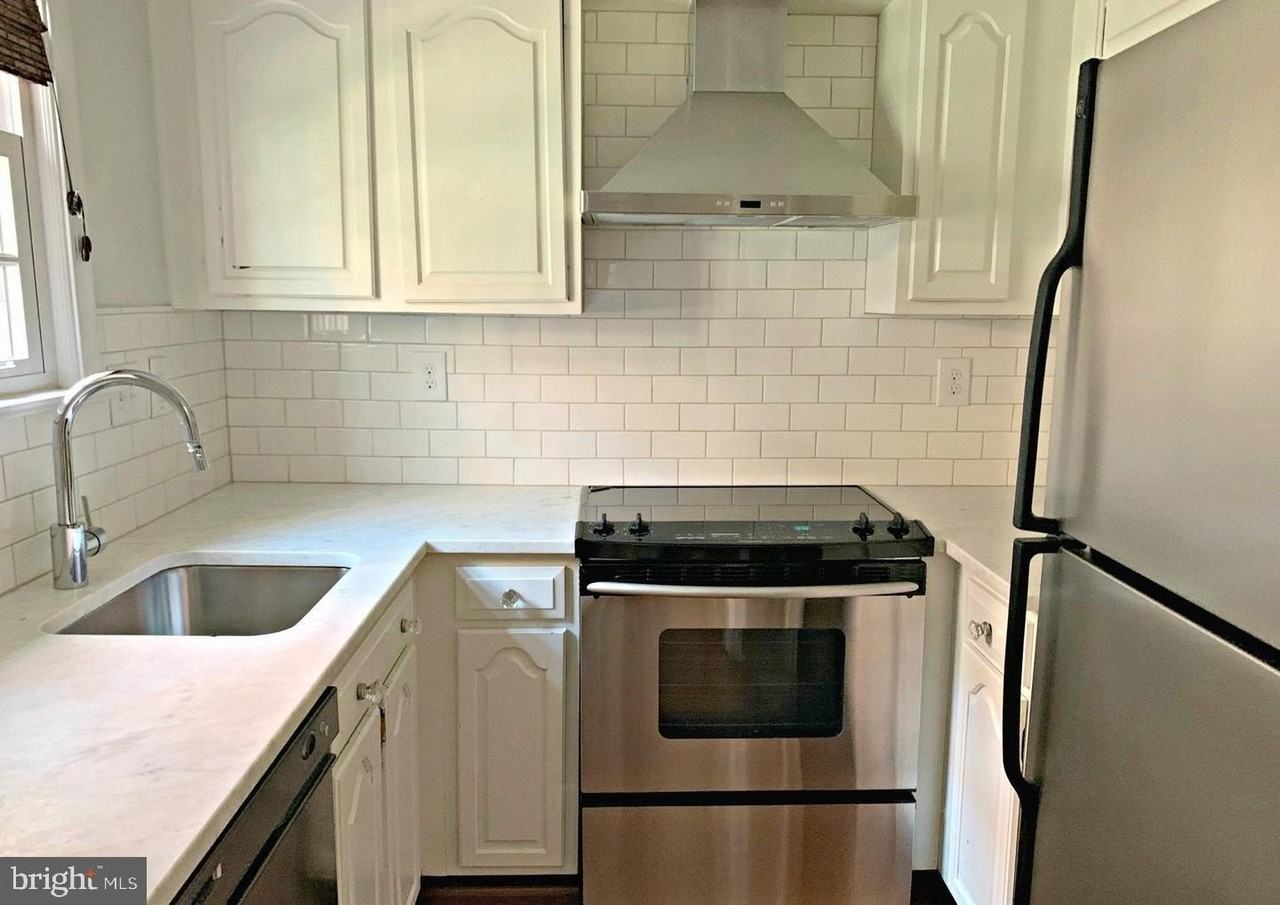 1040 N Royal St - Photo 5 of 19