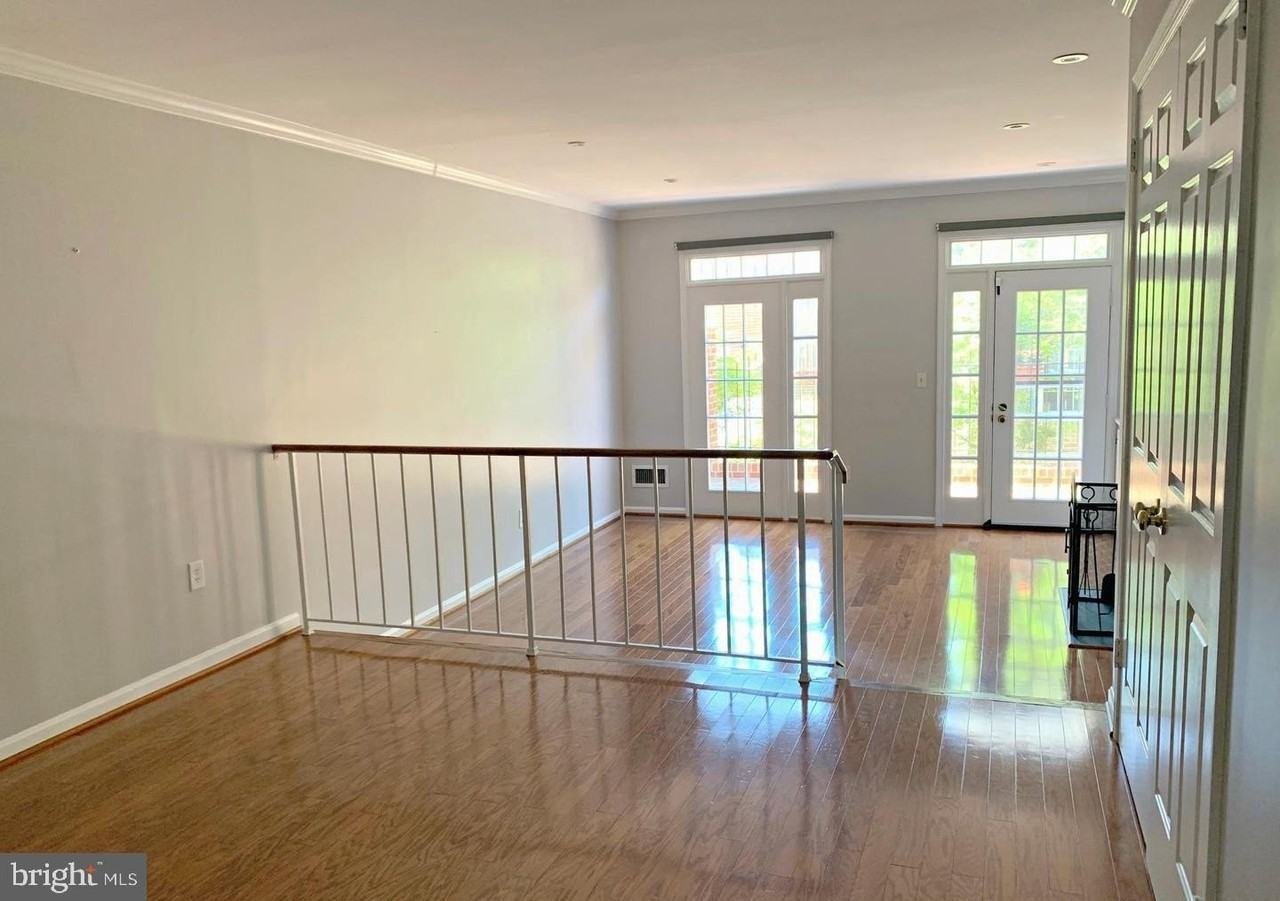 1040 N Royal St - Photo 6 of 19