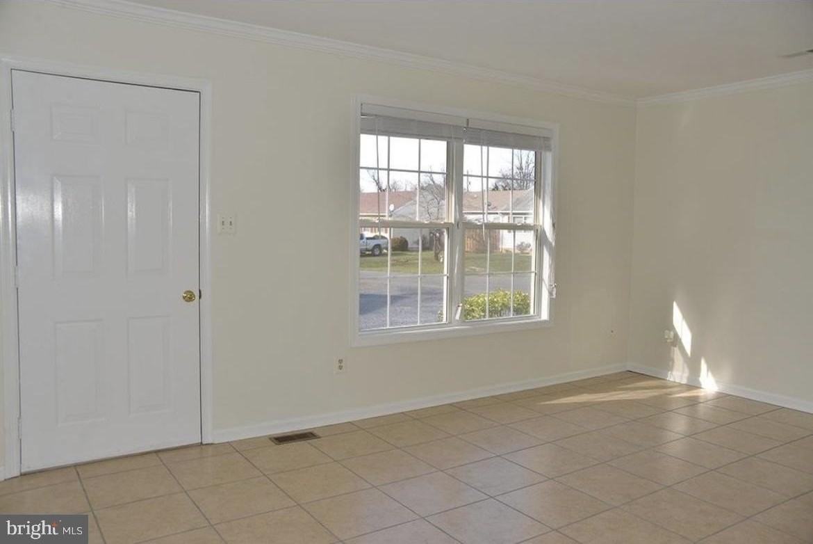 8467 Clover Ct - Photo 3 of 11