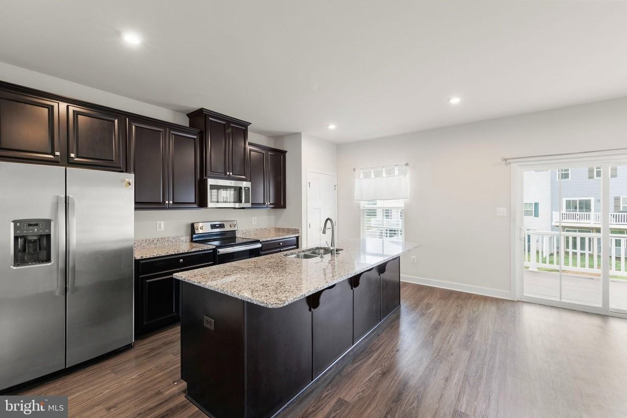 105 Bayhill Ter - Photo 2 of 32