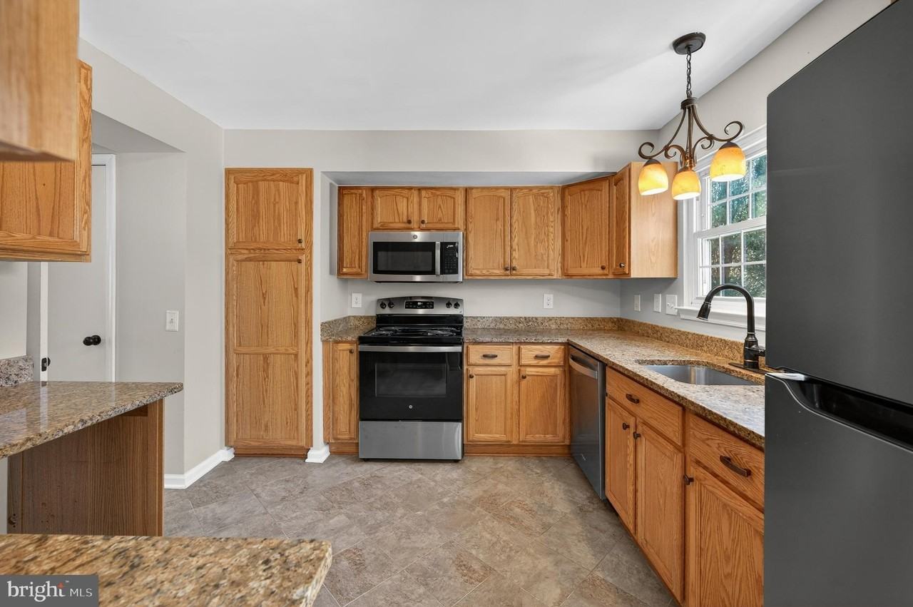 5808 Bunker Woods Ln - Photo 4 of 34