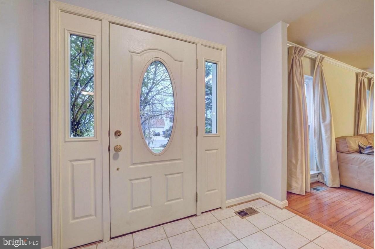 1404 Bayshire Ln - Photo 2 of 29