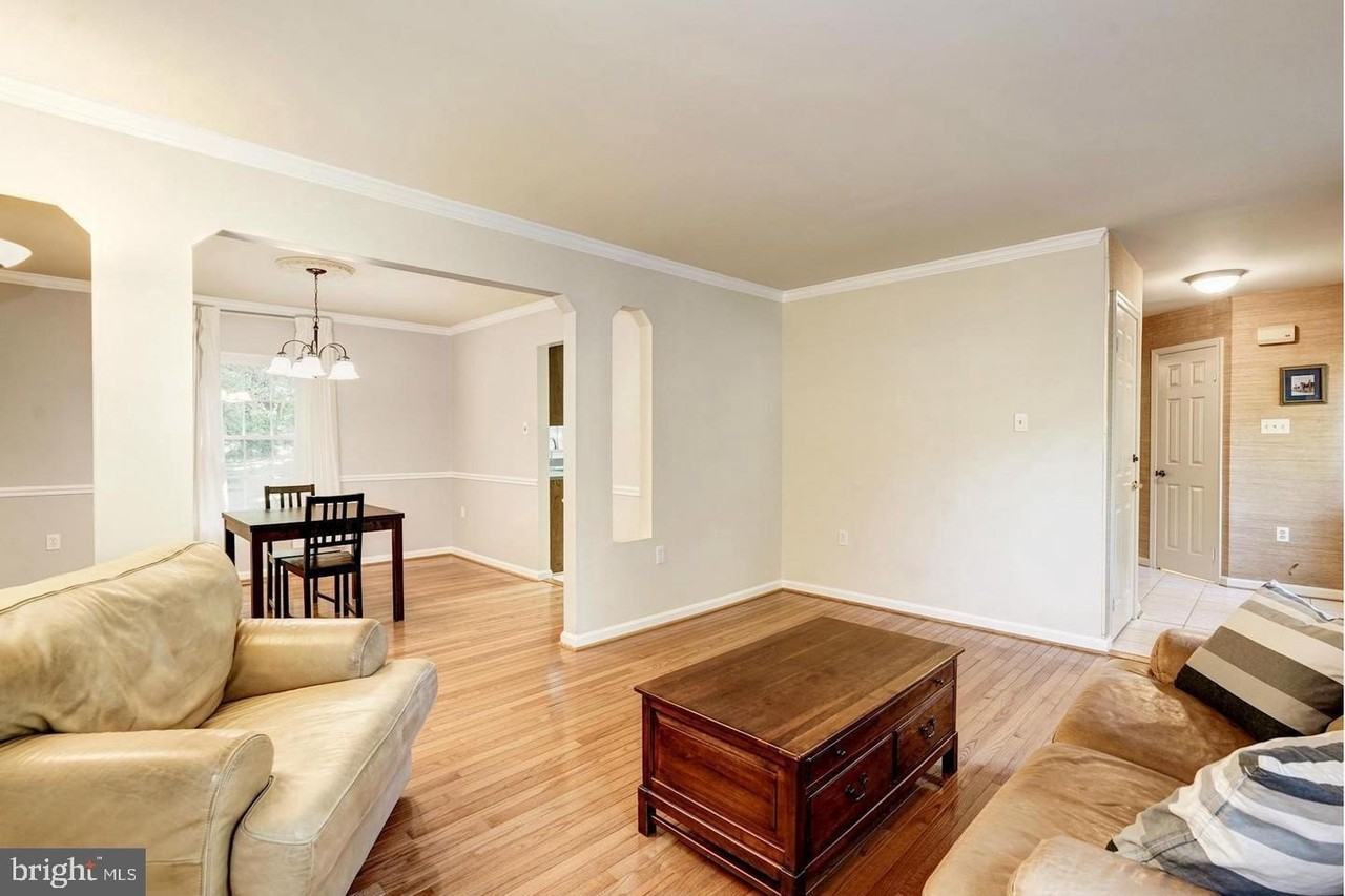 1404 Bayshire Ln - Photo 4 of 29