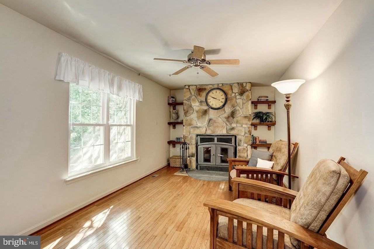 1404 Bayshire Ln - Photo 7 of 29