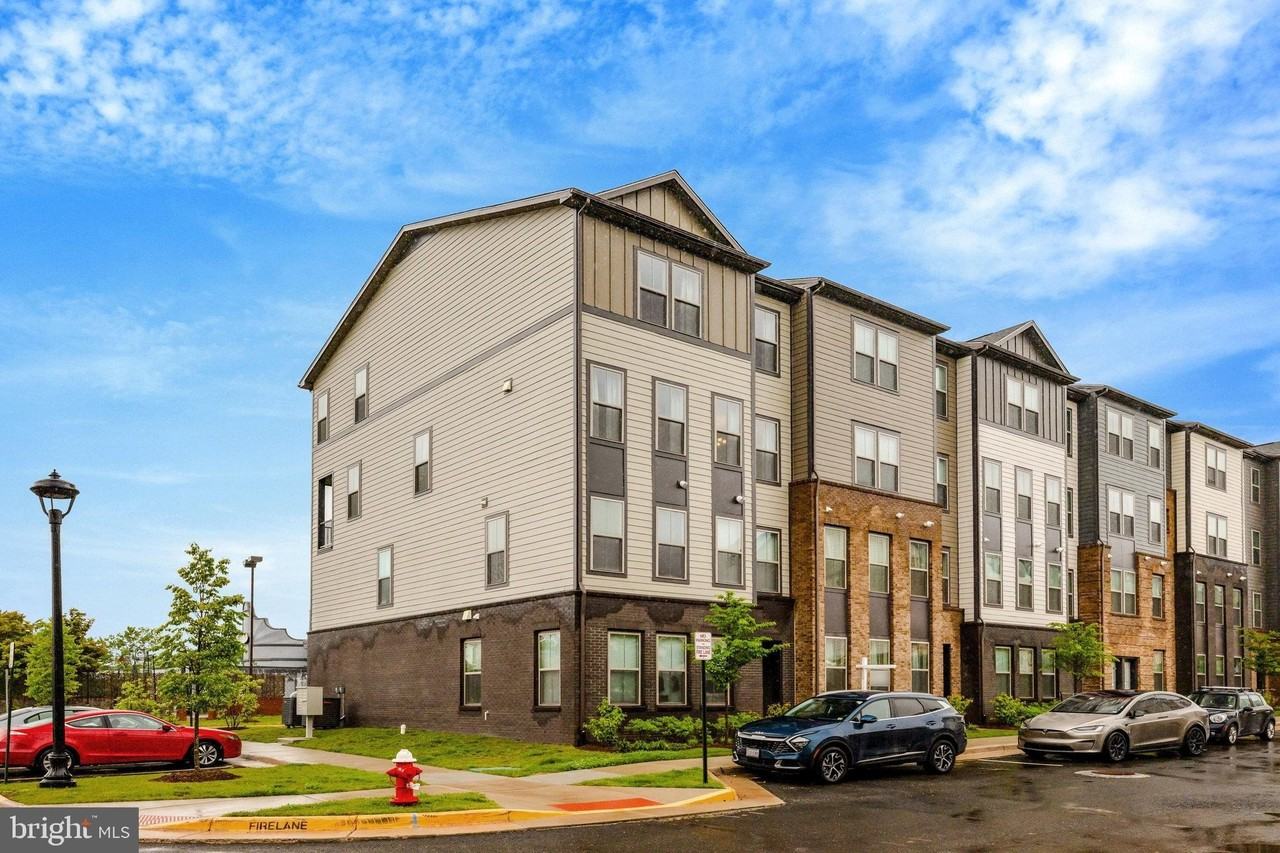 20941 Bluebird Sq - Photo 5 of 50