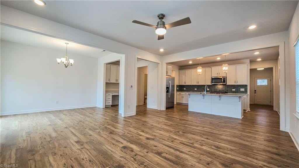 1519 S Broad St - Photo 4 of 14