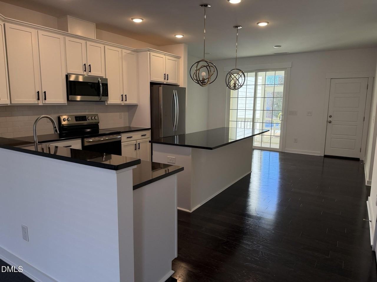 470 Triumph Ln - Photo 4 of 17