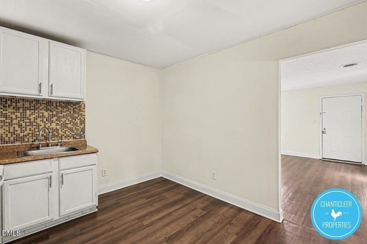 115 Florence St Apt 13 #13 - Photo 5 of 29