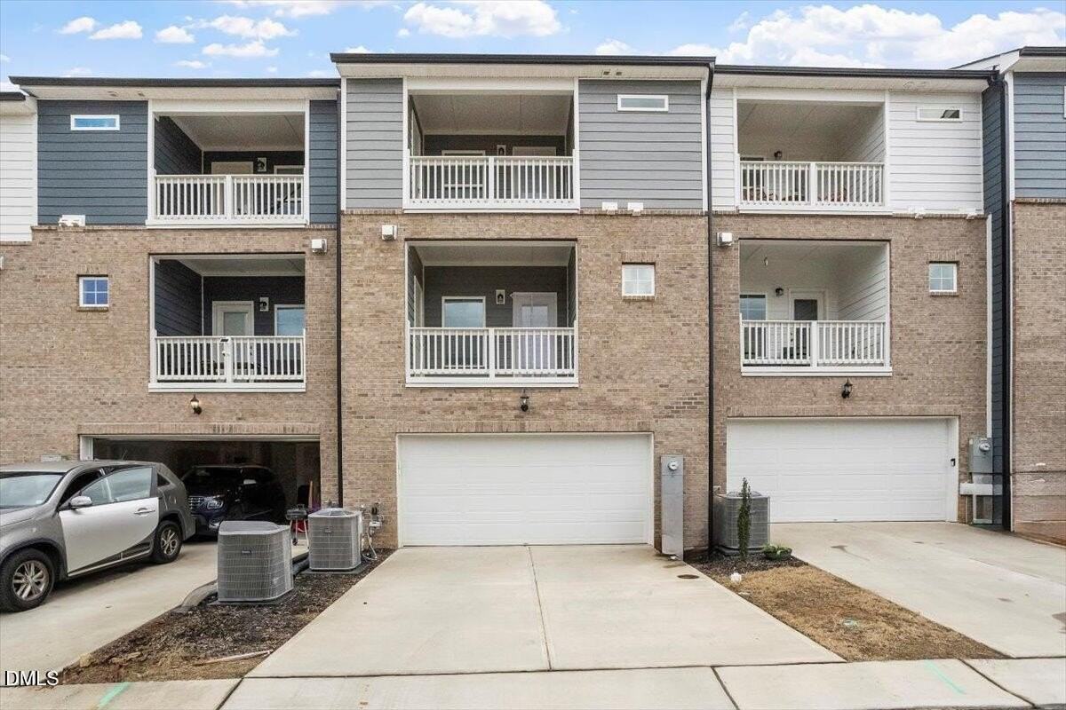 577 Forestville Rd - Photo 3 of 31