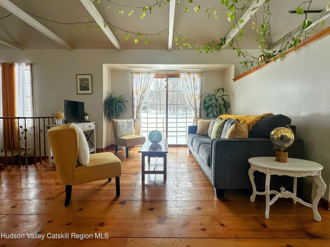 240 Crest Ln - Photo 3 of 11