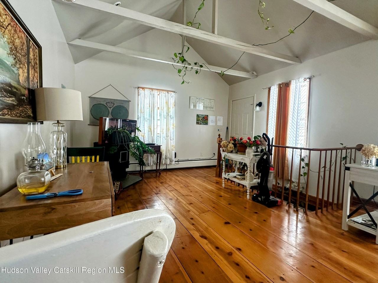 240 Crest Ln - Photo 4 of 11