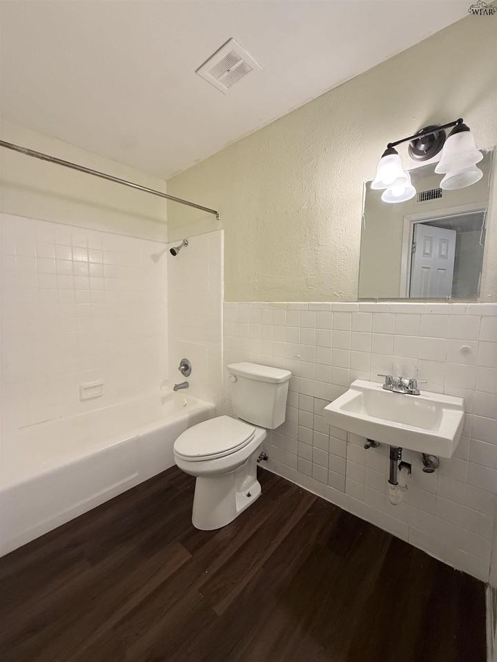 2316 Buchanan St #6 - Photo 6 of 8