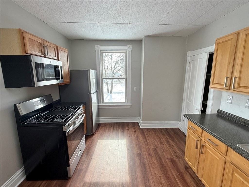 306 E Wallace Ave - Photo 7 of 23