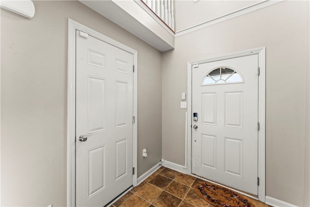 1049 Bayberry Dr - Photo 2 of 25