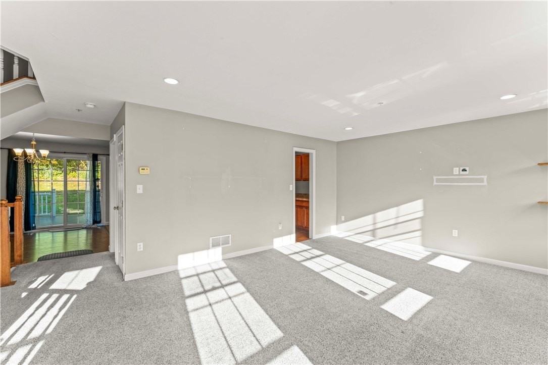 1049 Bayberry Dr - Photo 4 of 25