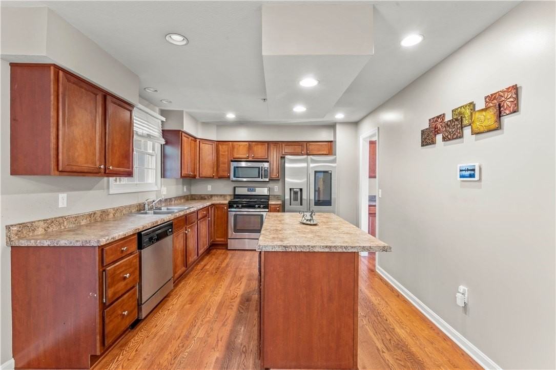 1049 Bayberry Dr - Photo 6 of 25