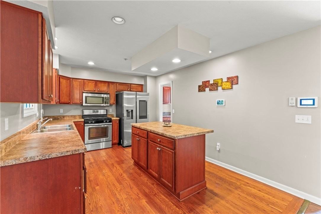 1049 Bayberry Dr - Photo 7 of 25