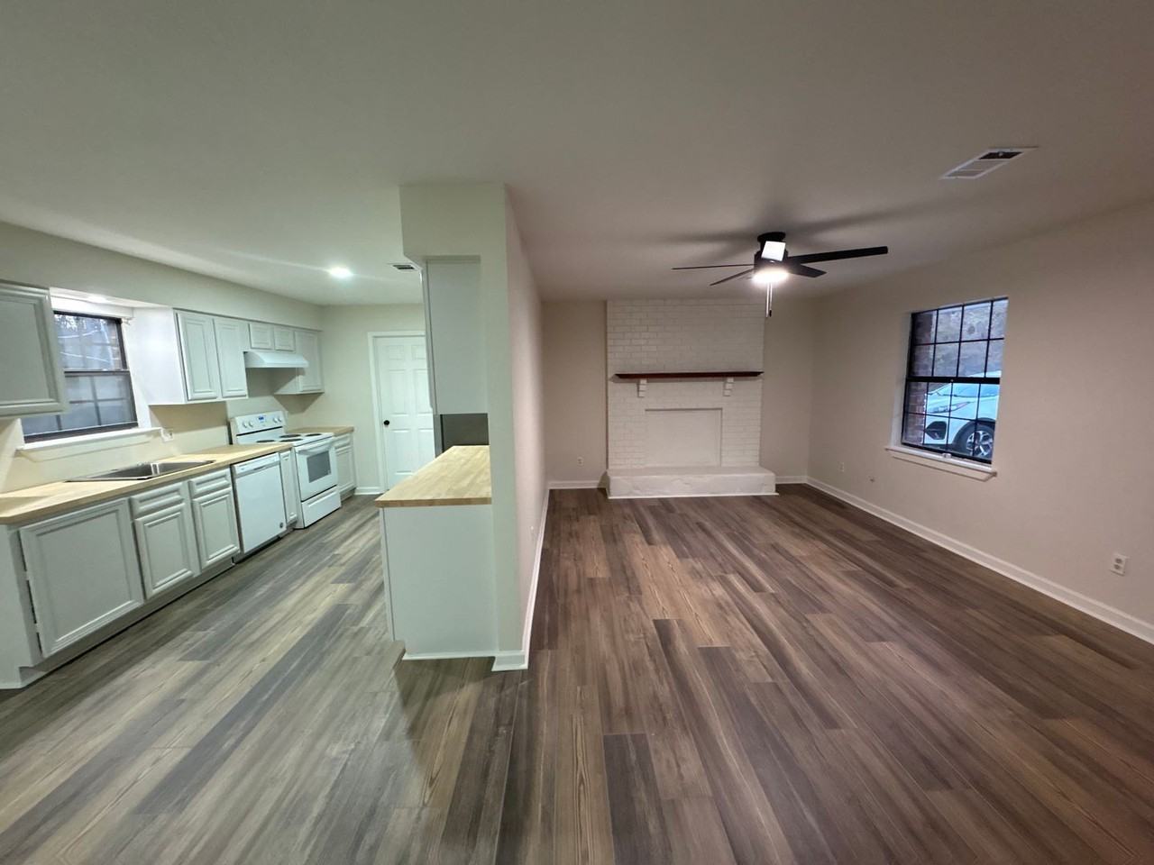 403 Combel St - Photo 3 of 11