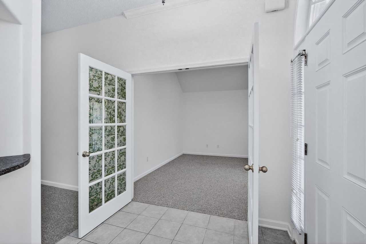 568 Marshview Dr - Photo 3 of 45
