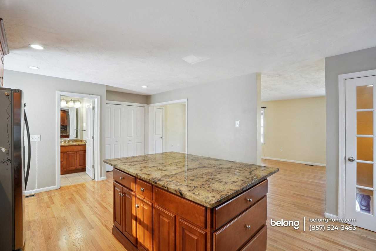 127 Centre St - Photo 6 of 20