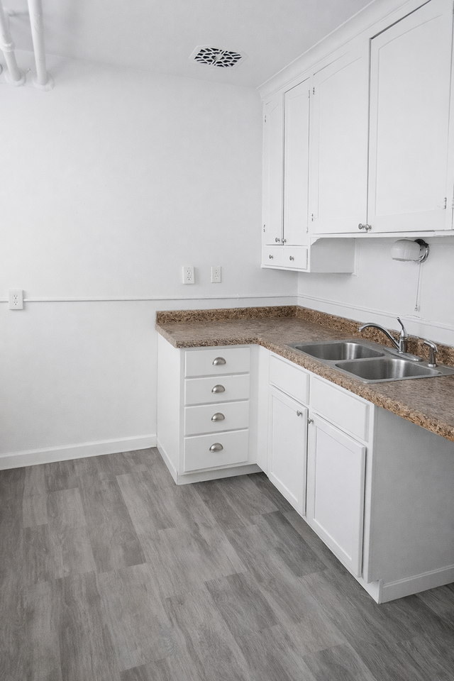 1947 Grand Ave - Photo 5 of 5