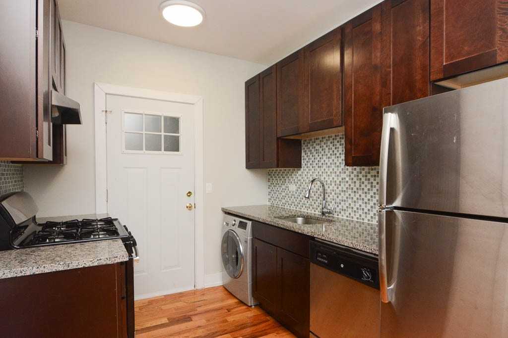 545 W Chestnut St #203 - Photo 2 of 20