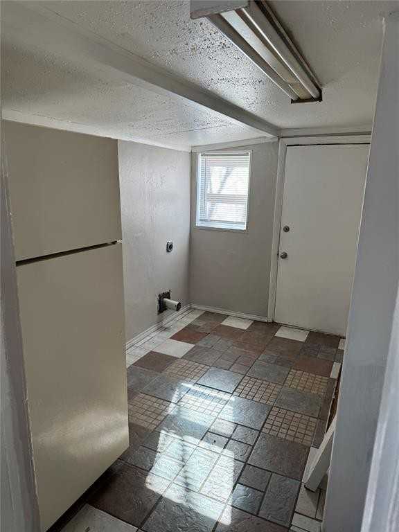 6812 Nw 37th St - Photo 6 of 11