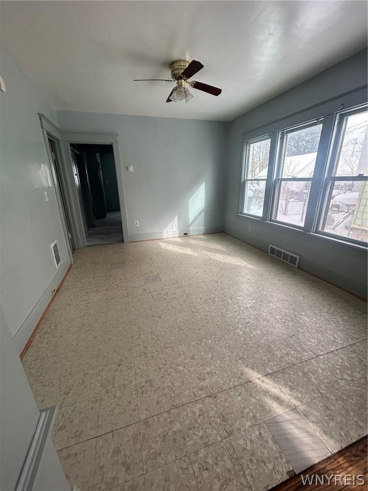 74 Philadelphia St - Photo 4 of 9