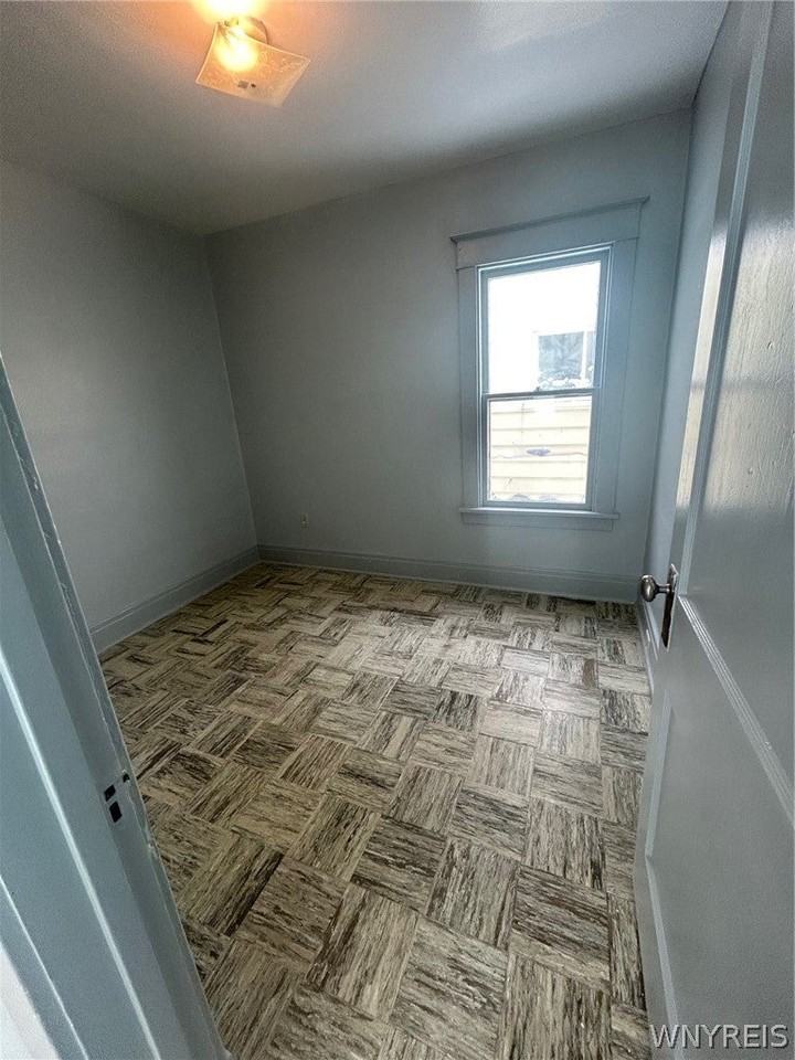 74 Philadelphia St - Photo 5 of 9