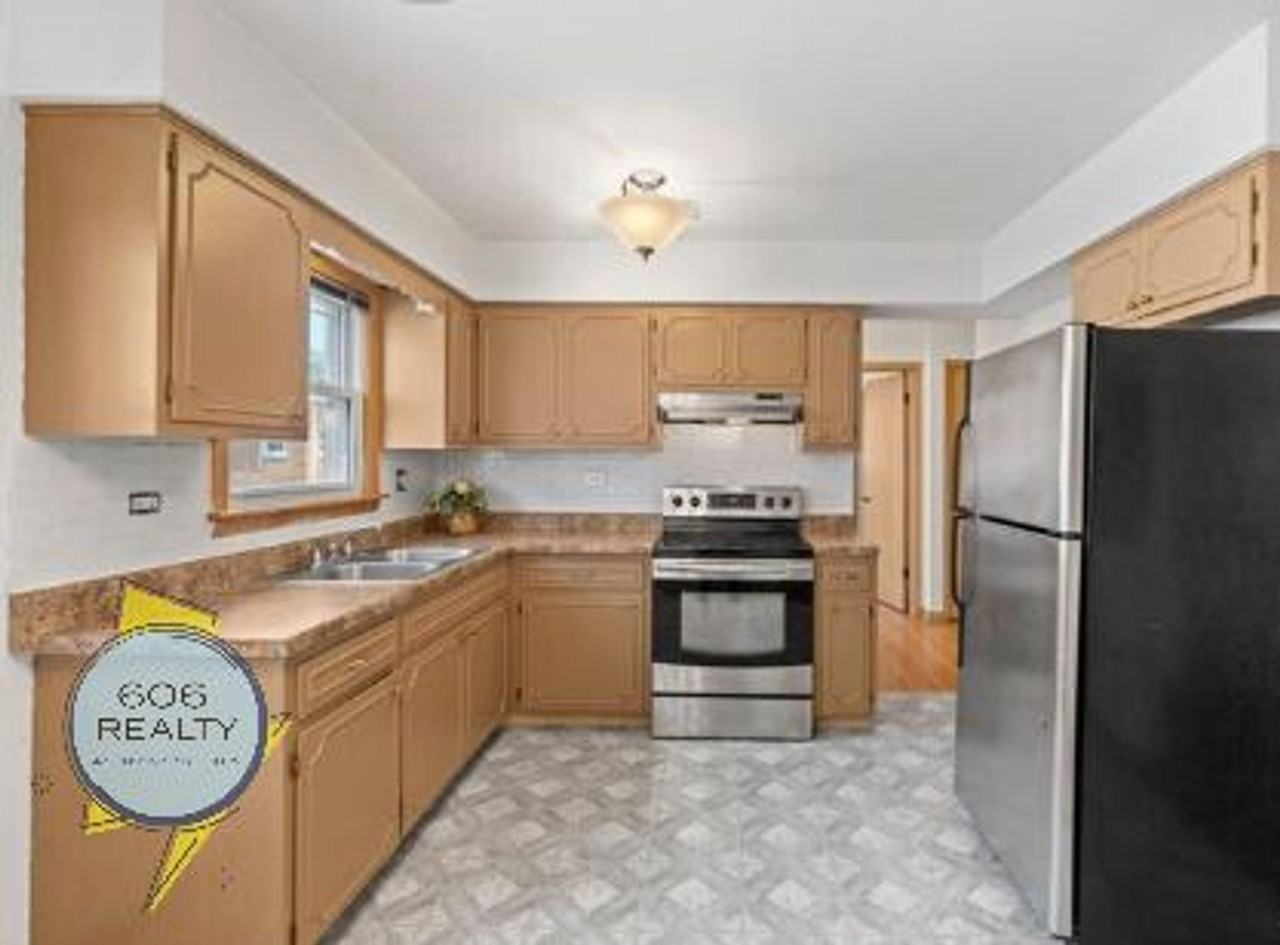 Rosemont - 9451 - Photo 2 of 12