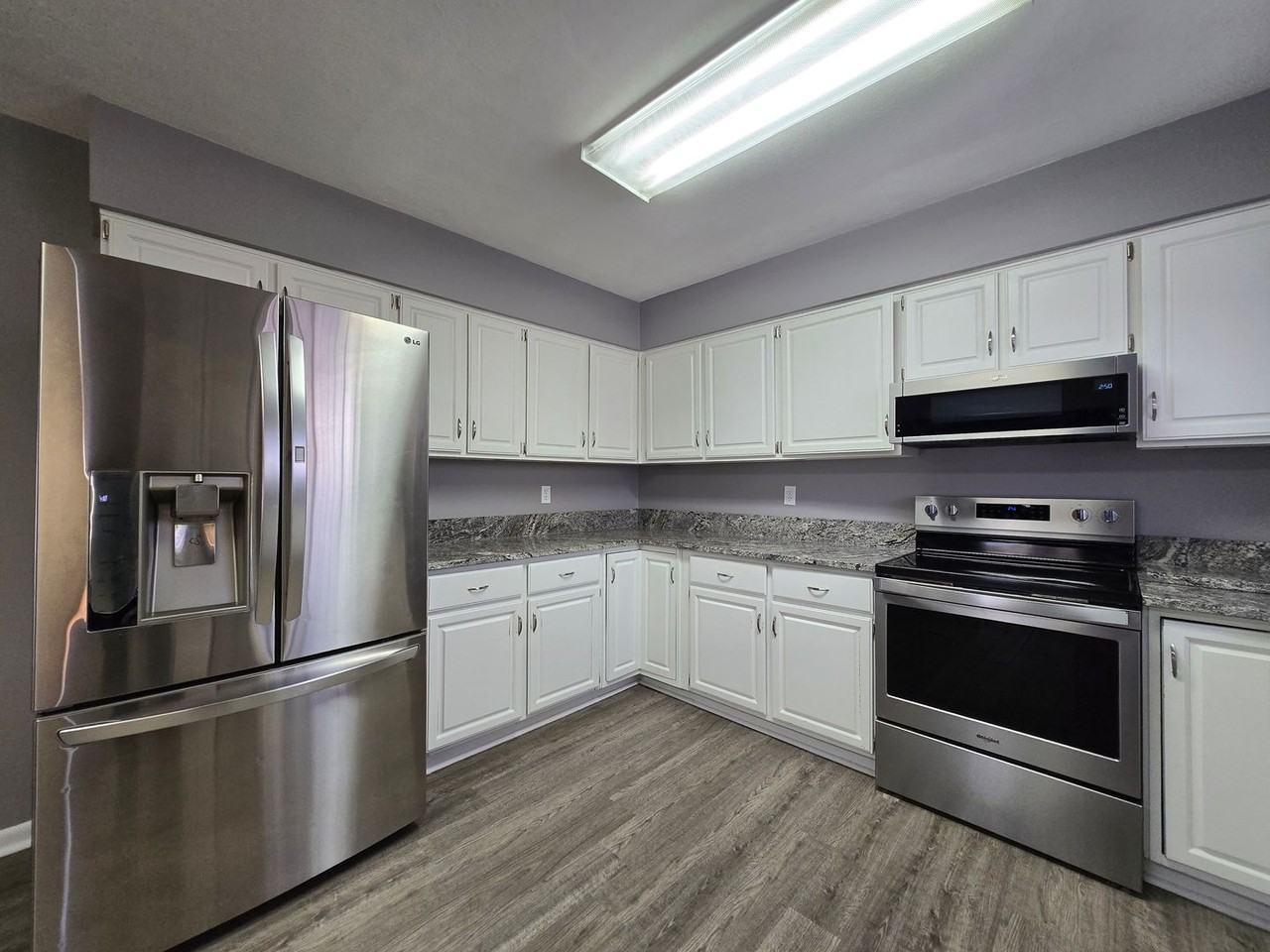 2456 Glenboro Dr - Photo 4 of 45