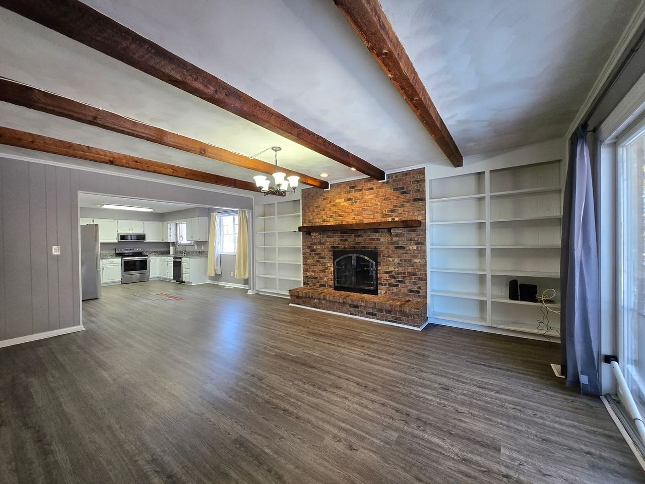 2456 Glenboro Dr - Photo 7 of 45